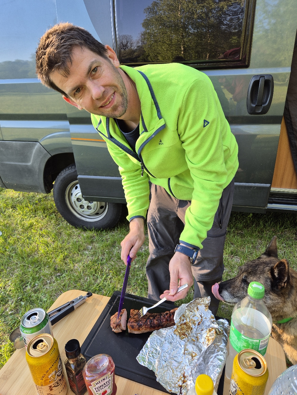 Leckeres Filet vom Grill - Lanuk möchte auch gerne was davon abkriegen