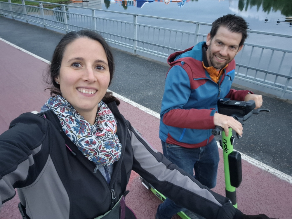Mit E-Trottis fuhren wir Mitten in der Nacht zurück zum Womo