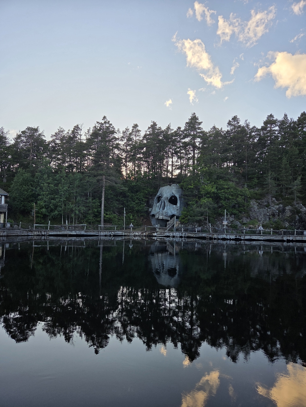 Auf einer Pirateninsel gibt es auch einen Totenkopf