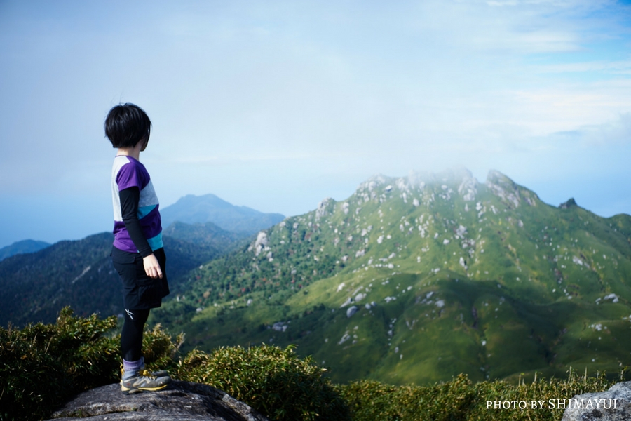 宮之浦岳山頂から永田岳(1887m)を望む。,宮之浦岳日帰りツアー