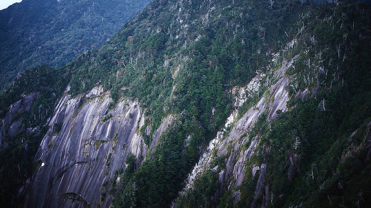 花崗岩の大岸壁（モッチョム岳ガイドツアー）