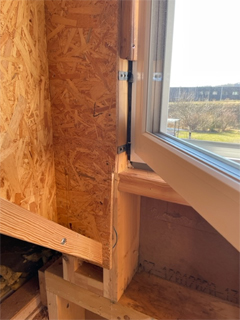 Undichter Fensteranschluss bei Holzrahmen, noch rechtzeitig entdeckt