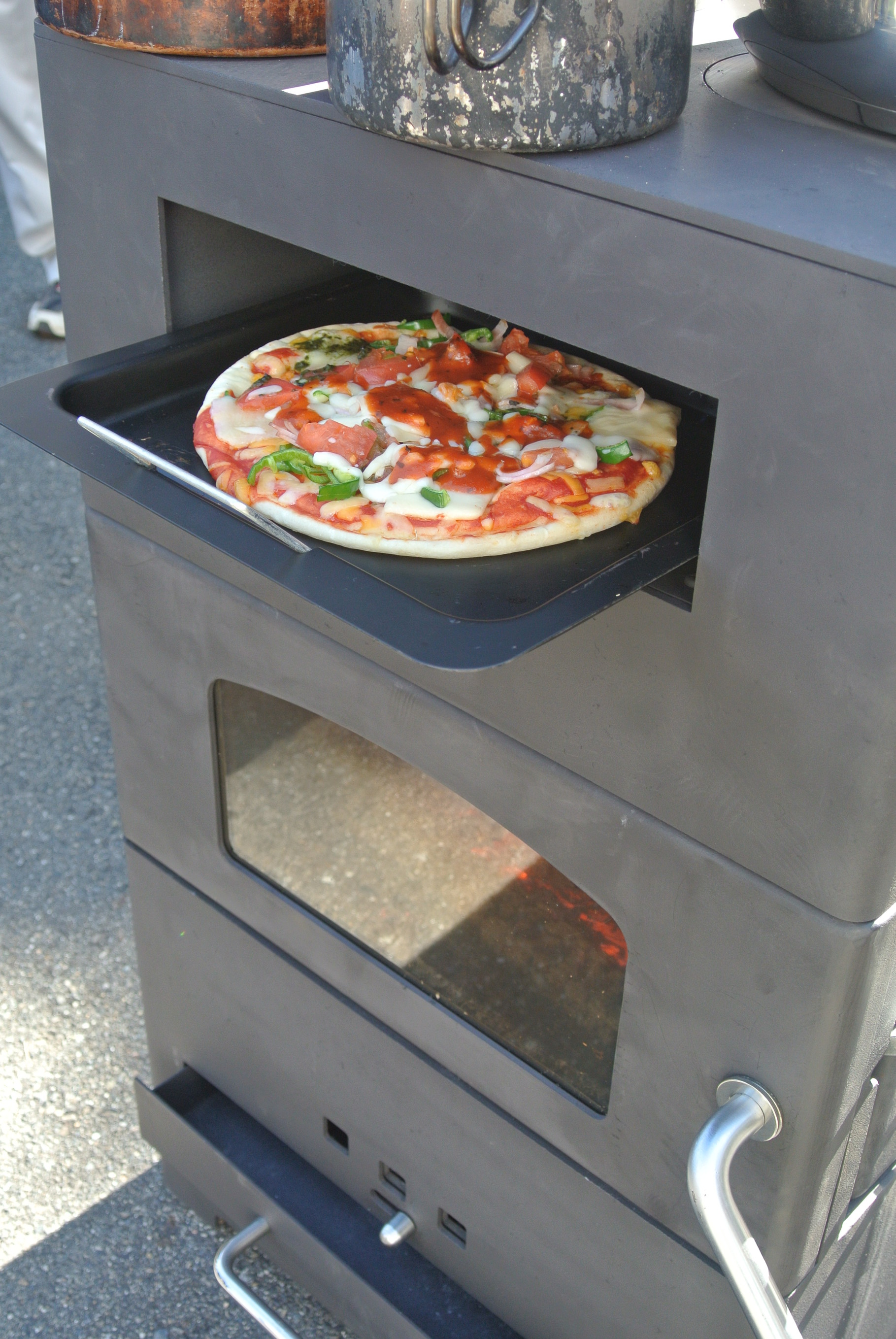 ピザを焼ける！ ピザ窯！ 楽しくなるイロリン - まきストーブ ～ 森の