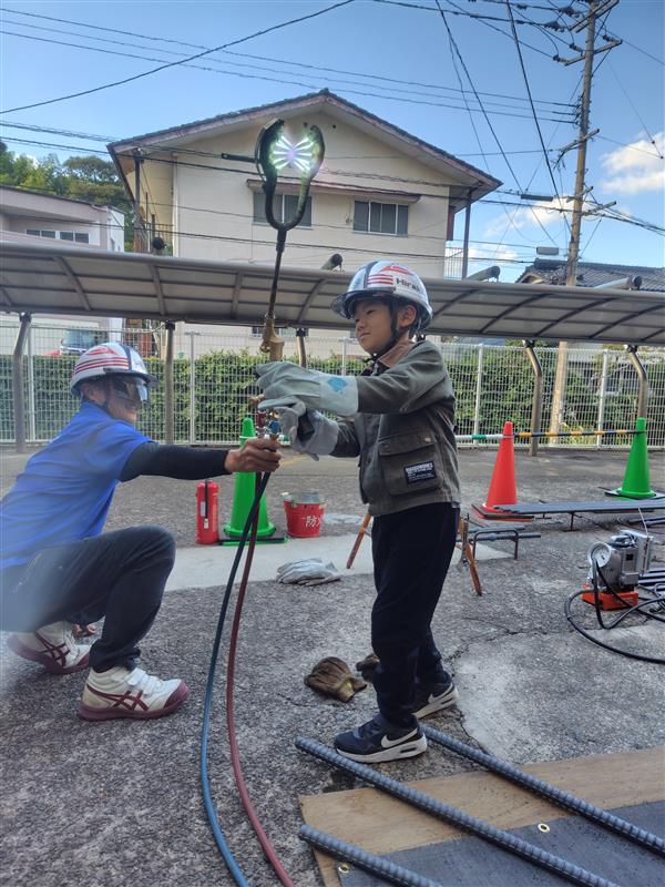 バーナーを持つ参加者