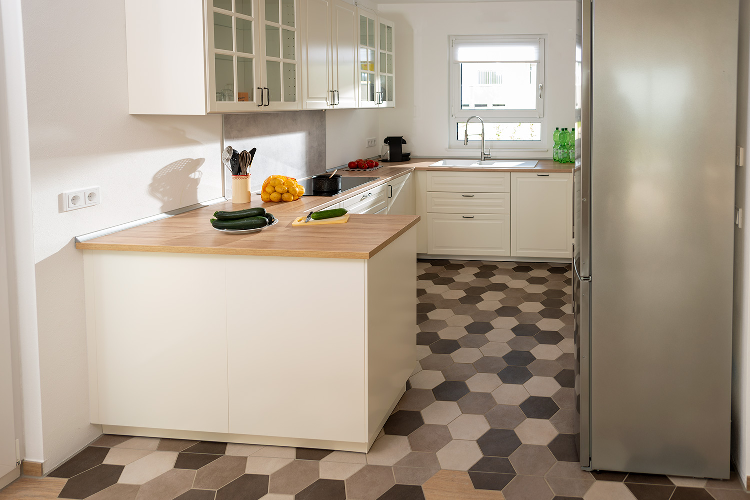 Küchenboden mit Sechseckfliesen - Hexagonal und charmant - Raisch