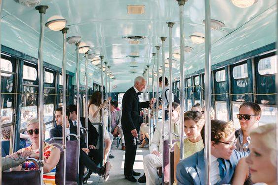 Tous les invités réunis pour finir le chemin jusqu'au lieu de cérémonie !!