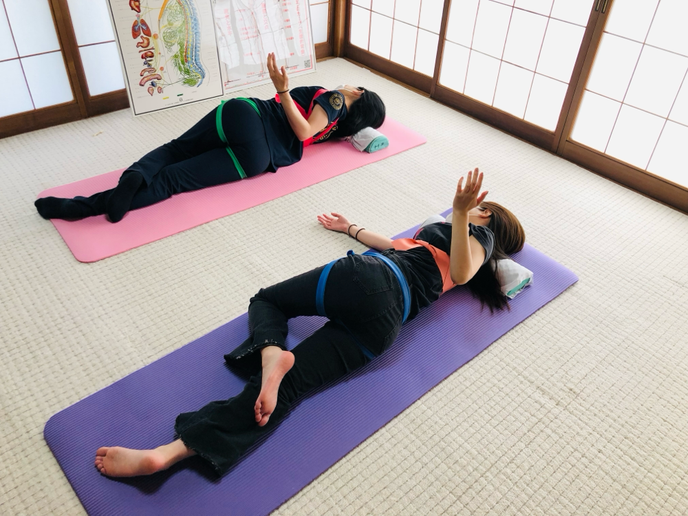 ゴム巻き体操をする事で、身体を整え血流をよくします♫今より動ける身体になりたい方にもオススメ♡