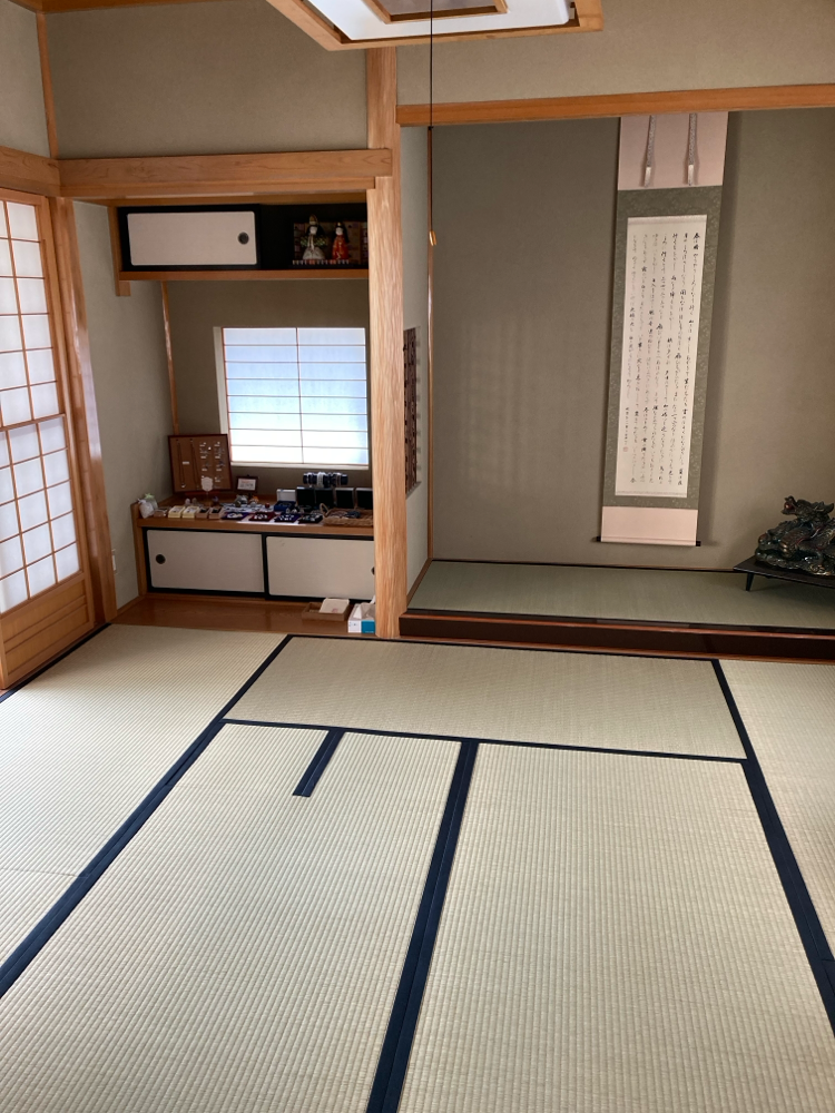 酒田市亀ヶ崎のほうでも、1階和室でカイロプラクティックの施術を行っております。浜田のサロンとの状況で、こちらにお越しいただく場合がございます。御理解の程宜しくお願い致します。🙇♀️