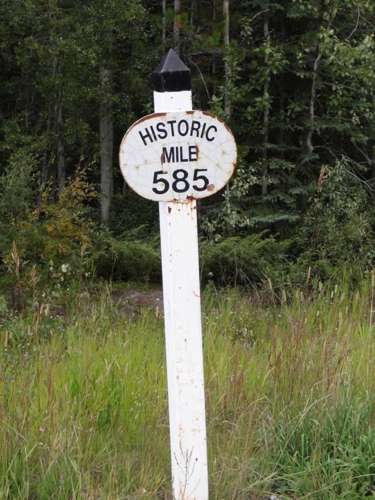 Historischer Mile Post an der Grenze Yukon-Birtish Columbia