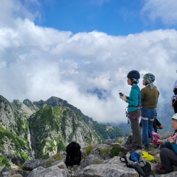 剱岳、試練の山こそチームワーク