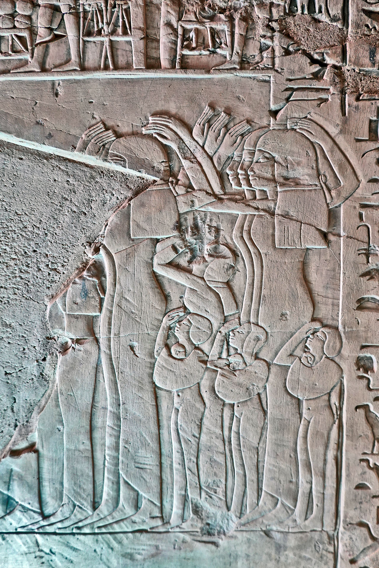 Pleureuses dans la tombe de Khaemhat, (TT 57) XVIIIe dynastie. © P. Kersalé 2022-2026.