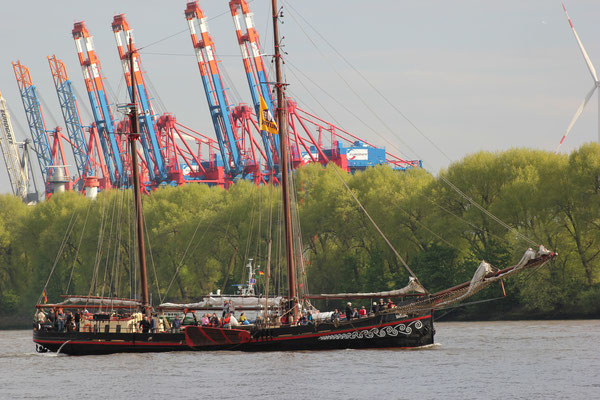 FORTUNA im Hamburger Hafen