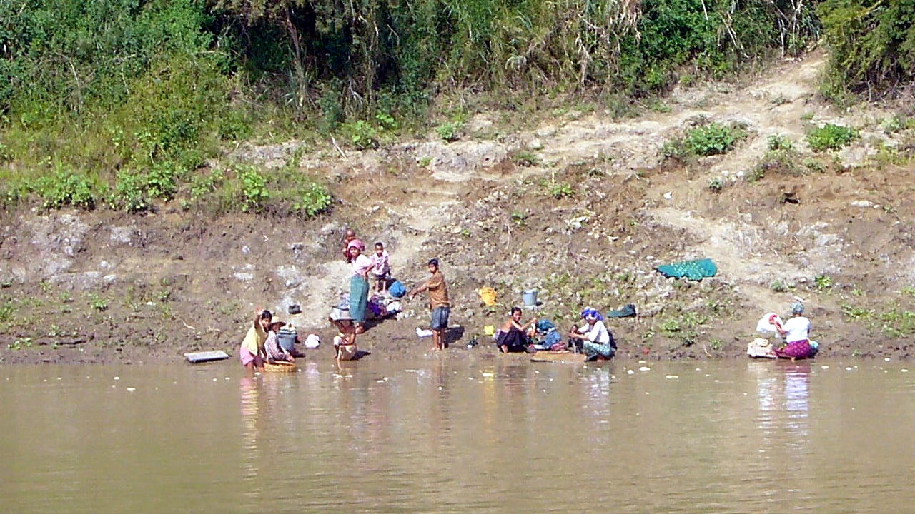 Waschtag am Irrawaddi