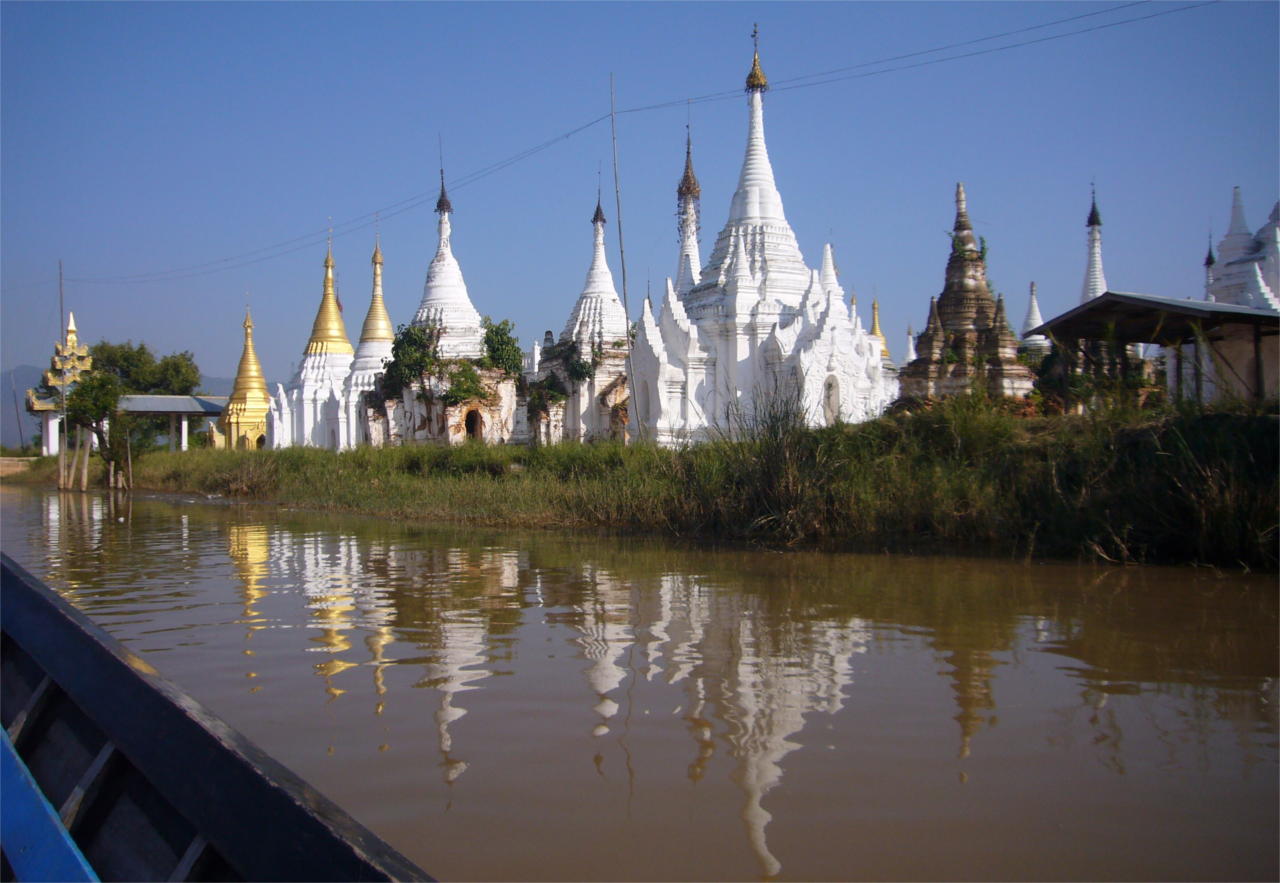 Pagoden am Inle-See, Burma