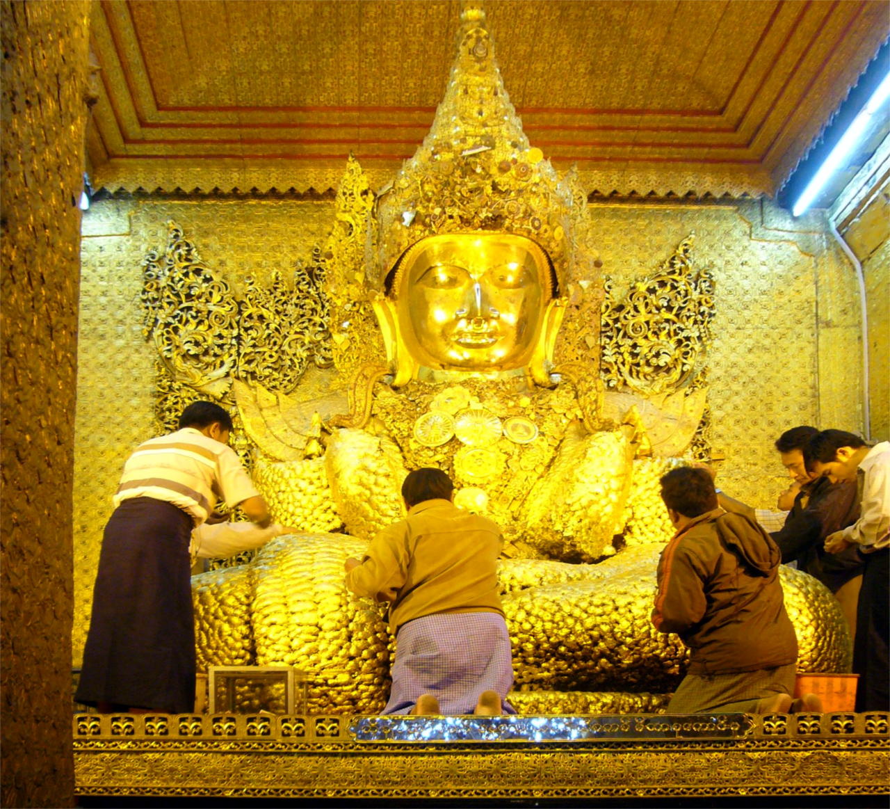  Goldener Mandalay Buddha mit 30 cm Gold