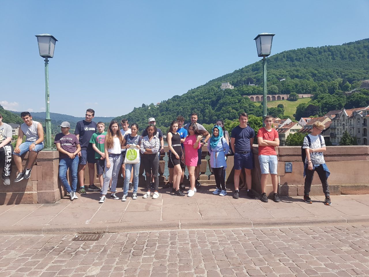 Kurze Rast auf der Brücke