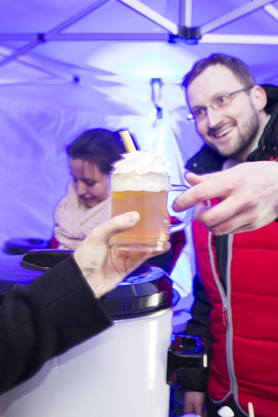 Ihr Glühwein bitte