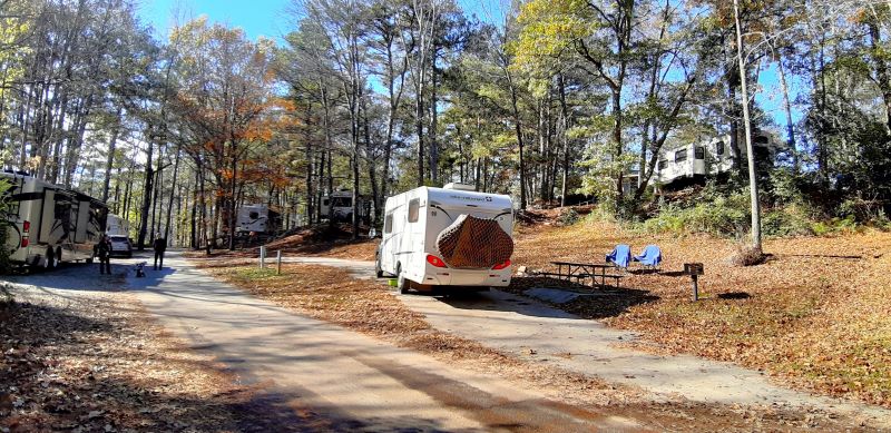 Unser Camping im Park - Seitensträsschen mit Strom und Wasser - $65 pro Nacht