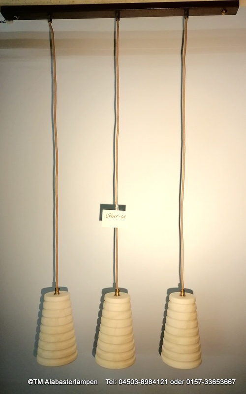 LP64C Unikat 3-Kopf Eßtischlampe aus Alabaster, Fb. creme, gerillt, mit Schmiedeeisengestell an der Decke 75x110 cm, 519,- €
