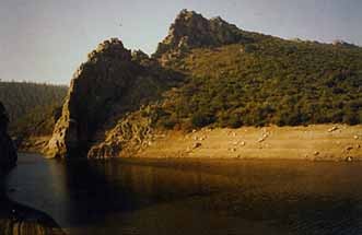 Canchos de Ramiro sobre el río Alagón.