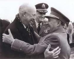 Franco y Ike Eisenhower sellan la alianza hispano-norteamericana. Se instalan las bases yanquis.1959