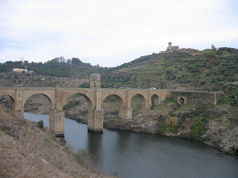 El Tajo por el puente romano de Alcántara.