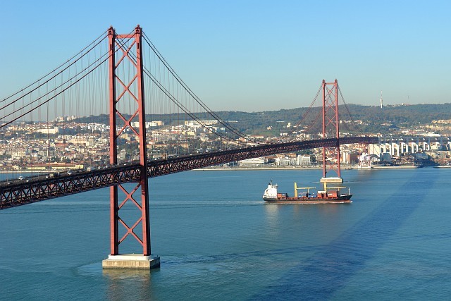 El Tajo forma un estuario en su desembocadura en Lisboa.