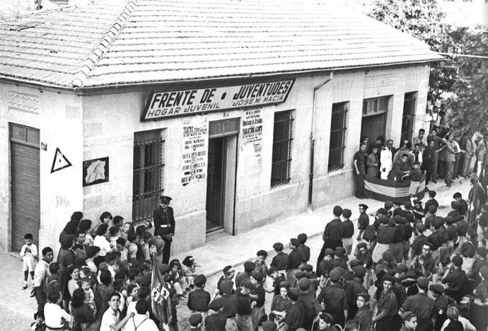 Hogar juvenil del Frente de Juventudes.