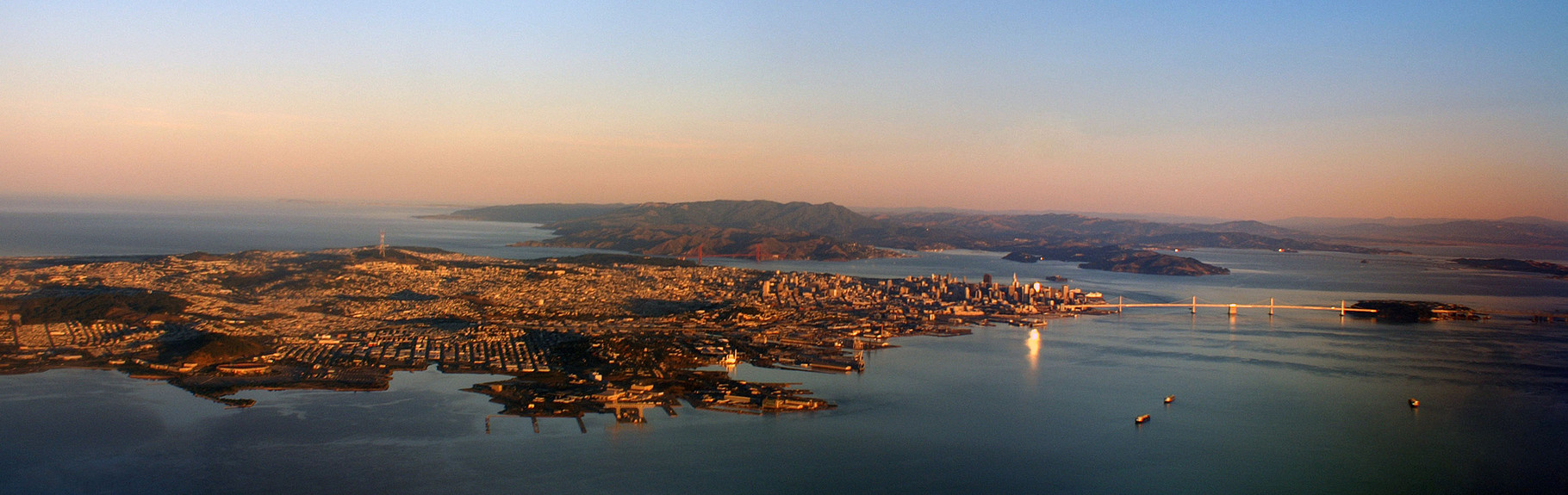 Área metropolitana de la Bahía, casi 5 millones de habitantes.