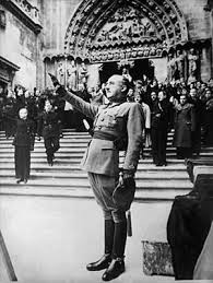Franco a las puertas de la Catedral de Burgos en 1938.