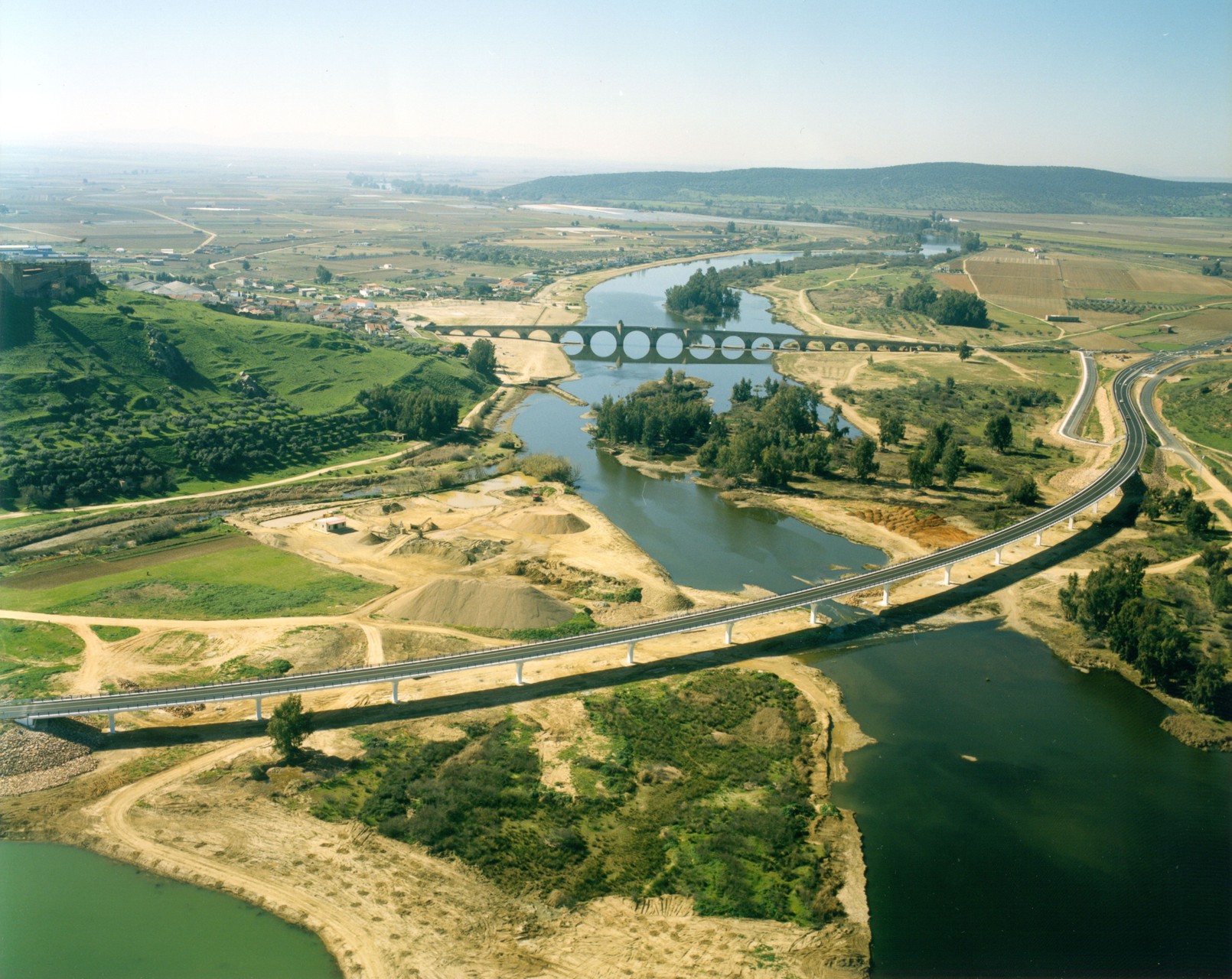 El río Guadiana por Medellín.