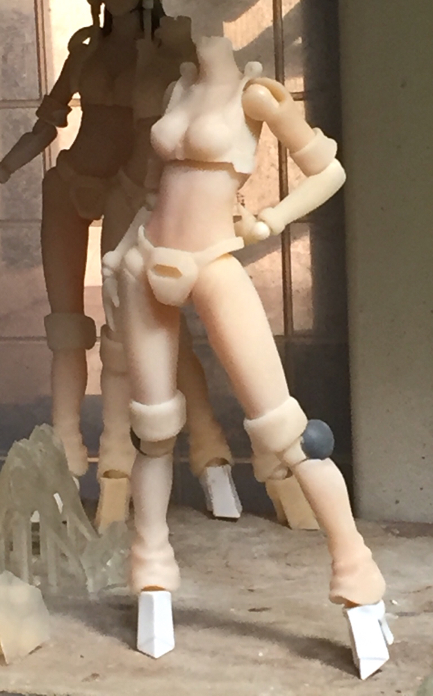 14cm size 12分の1scale で 15年振りの 桜姫ふる可動 デース(^^) トリセツにとらわれず ガンガン削って動くようにして下さり(^^)