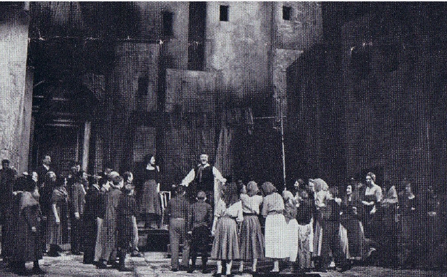 Auftritt Schulchor-Mitglieder als Statist  im Opernhaus Duisburg  in der Oper "der Bajazzo" (ca. 1966)
