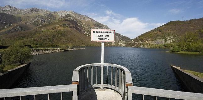 En la mayoría de pantanos está prohibido el baño por su peligrosidad
