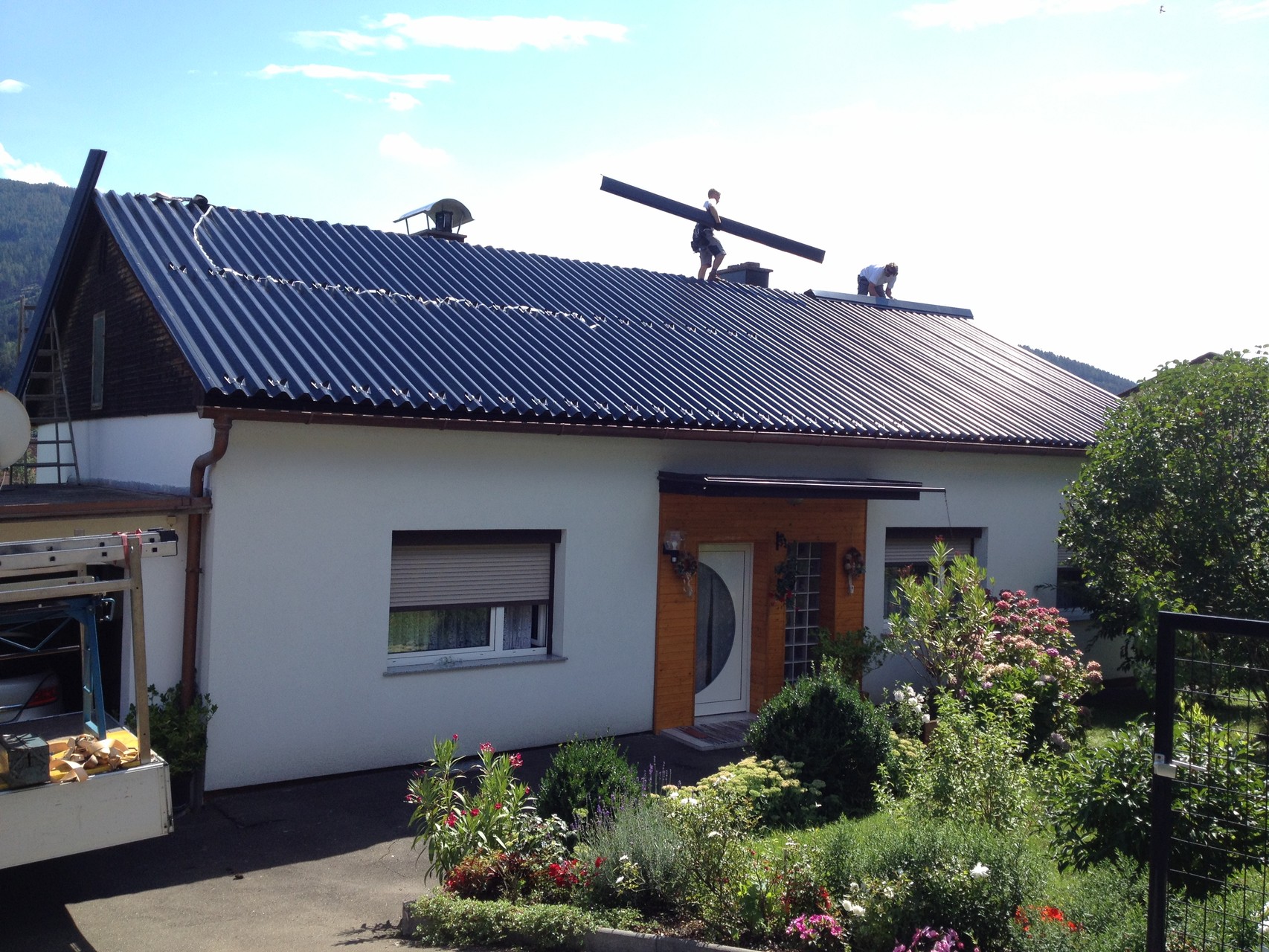 Saniertes Dach mit Aluminiumprofil