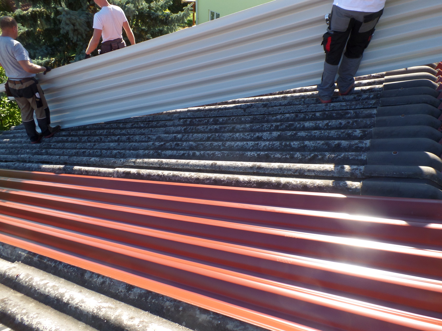 Saniertes Dach mit Aluminiumprofil