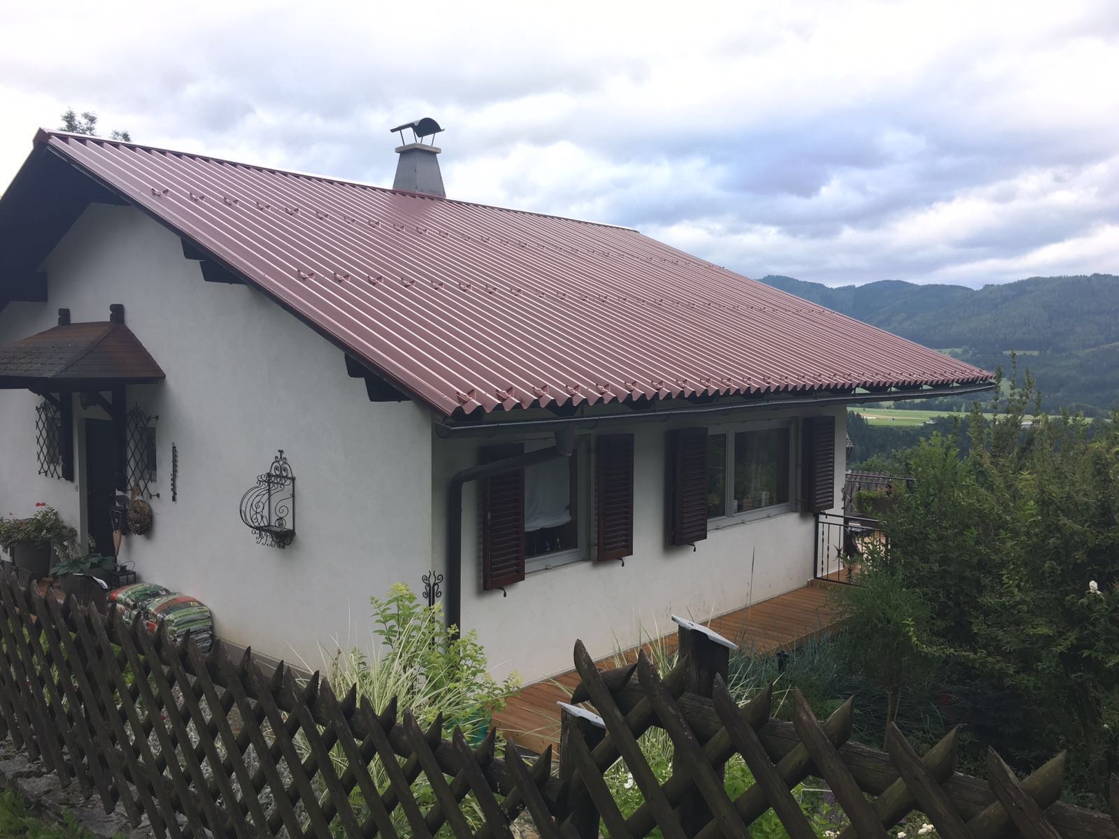 Saniertes Dach mit Aluminiumprofil