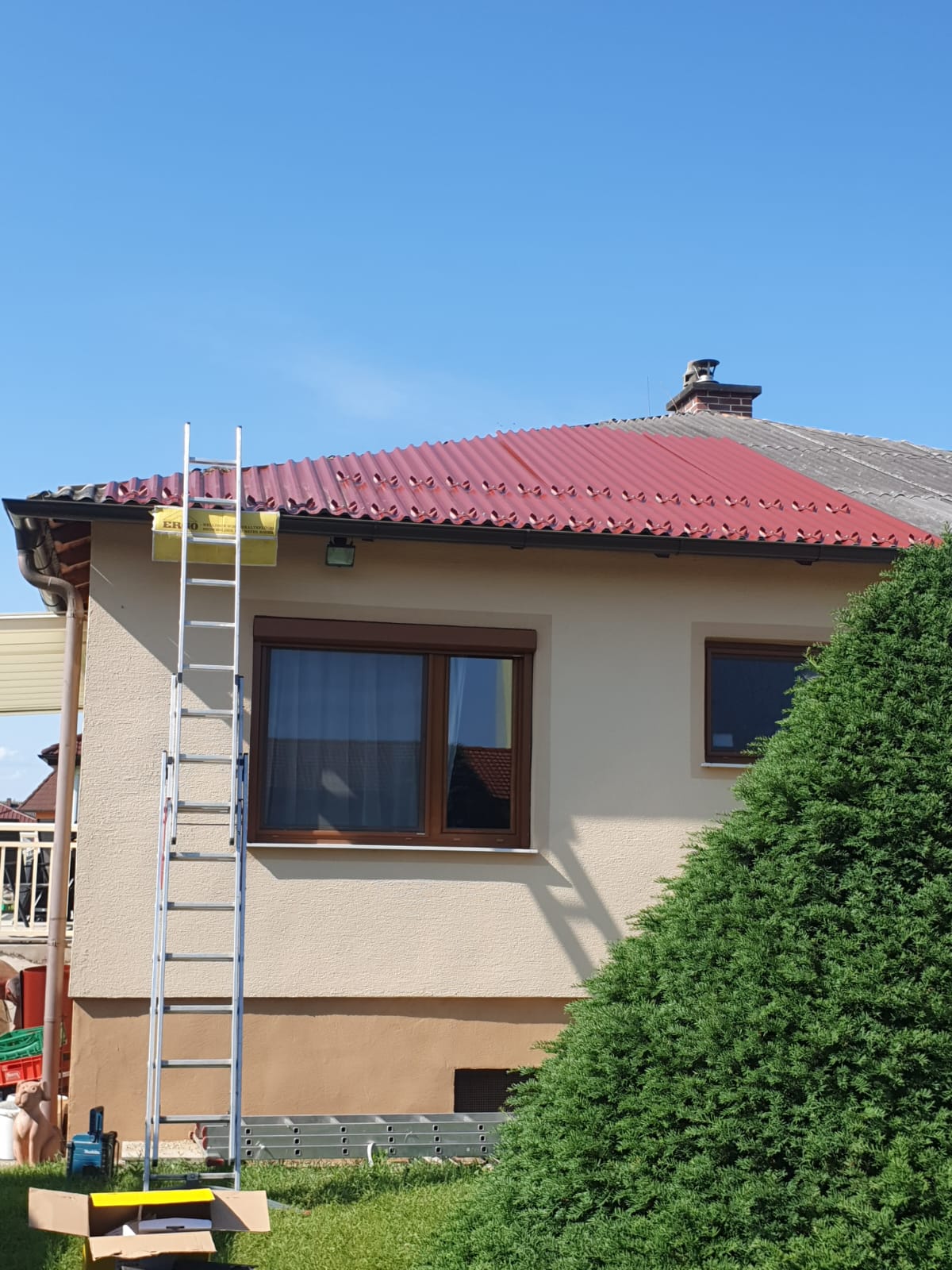 Saniertes Dach mit Aluminiumprofil