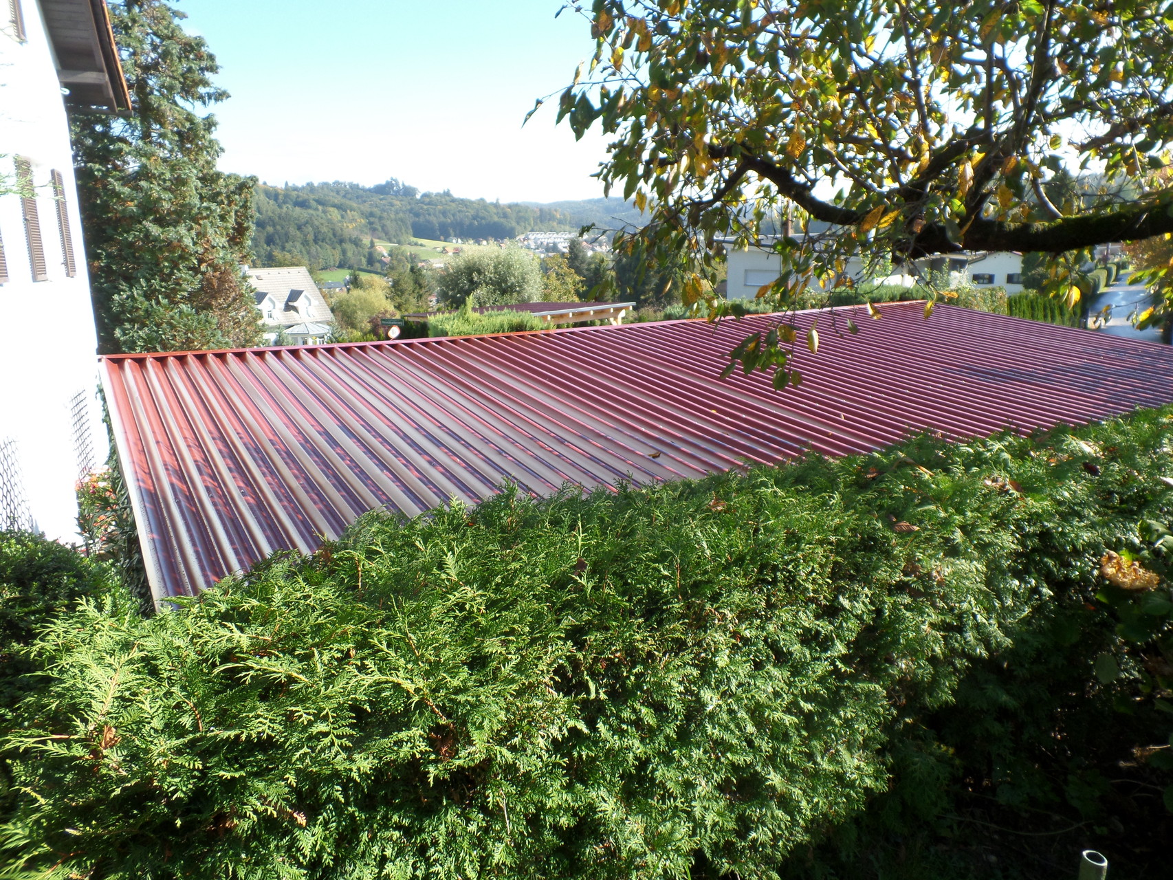 Saniertes Dach mit Aluminiumprofil