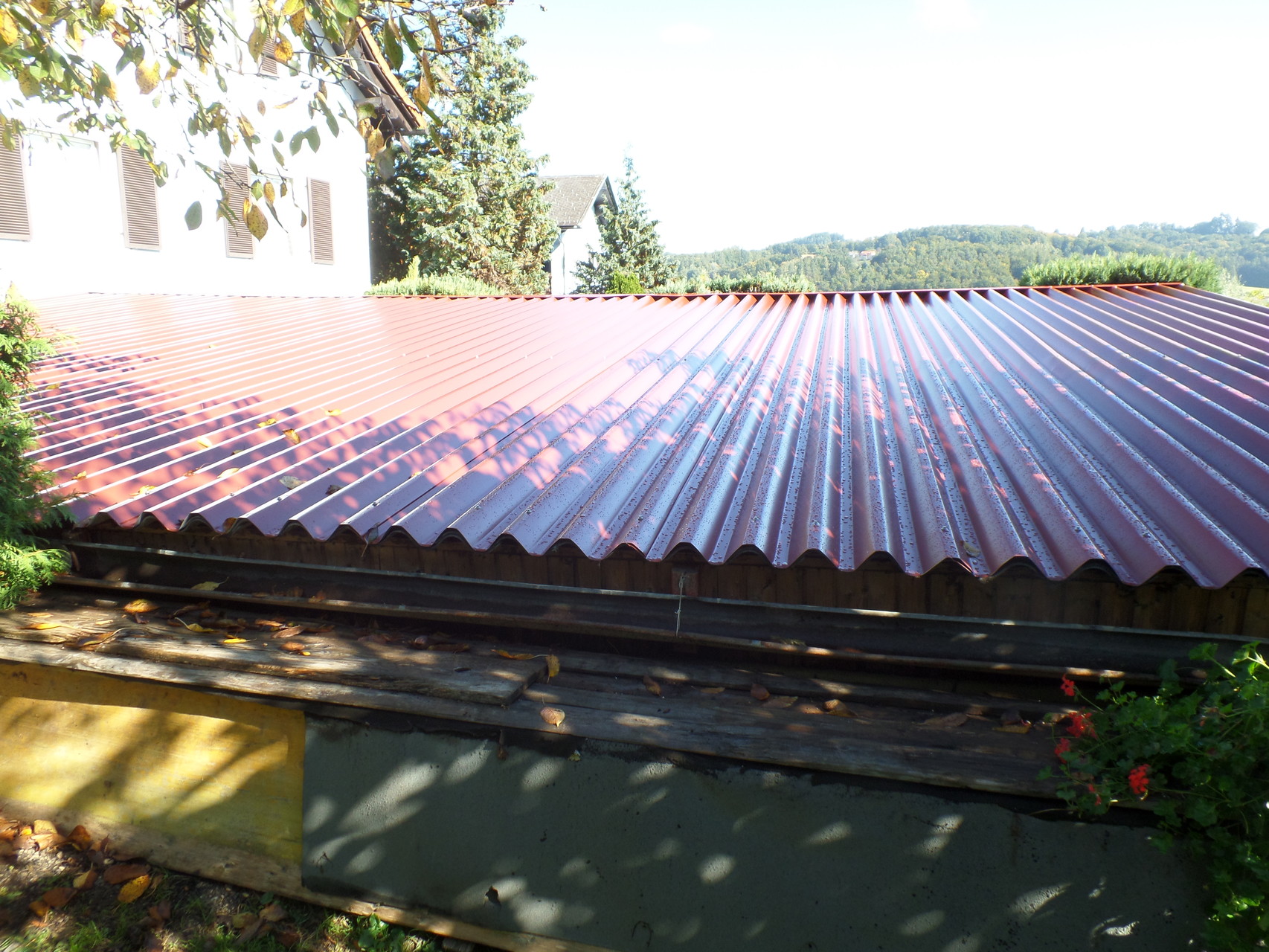 Saniertes Dach mit Aluminiumprofil