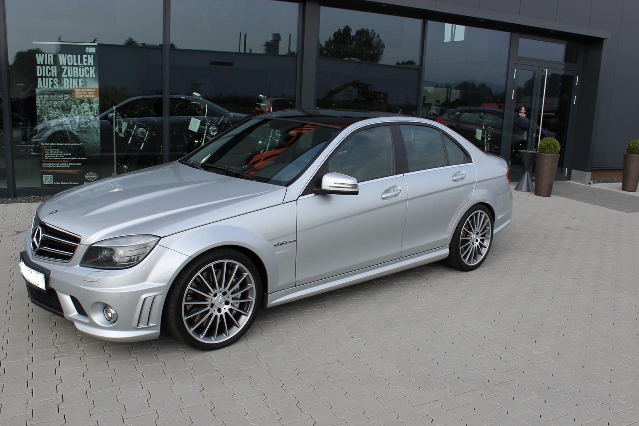 Mercedes Benz C63 AMG