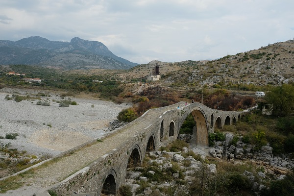 Brücke von Mes (ottomanische Bogenbrücke)