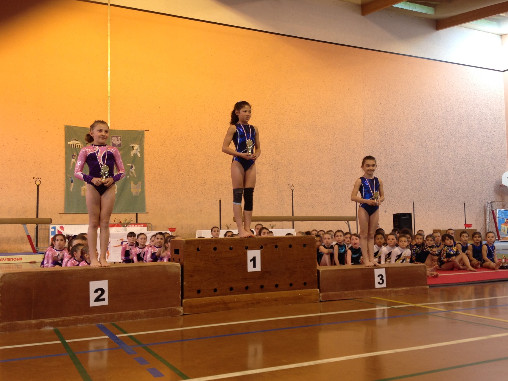 Podium Individuel Sol: 1ère nina Morera Jeanne d'arc de Dax, 2ème Charline Delhoste Violette Aturine, 3ème Manon Rodriguez Jeanne d'arc de Dax