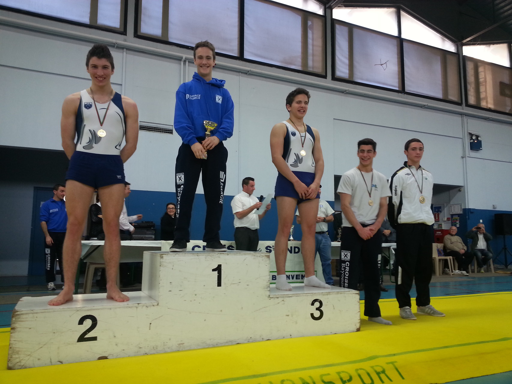 Podium Individuel Adultes Cadets: 1er Pierre Lebeau Croisés de Bayonne, 2ème Dorian Lottin Jeanne d'Arc de Dax, 3ème Amaury Dollez Jeanne d'Arc de Dax, 4ème Vincent Bachelet Croisés de Bayonne, 5ème Jean Ducasou Espoir Mugronnais 