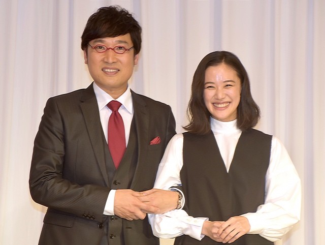 南海キャンディーズの山ちゃん、蒼井優と結婚！