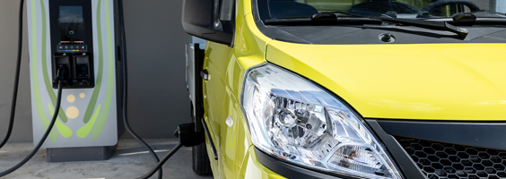 Batterieladung einfach gemacht Eletro Transporter Schweiz Garage Stocker Muttenz