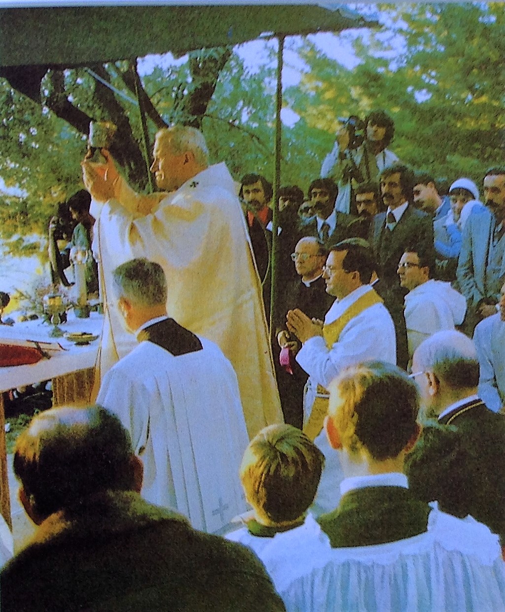 Le Pape Jean Paul II célèbre la Sainte Messe au sanctuaire le 30 novembre 1979