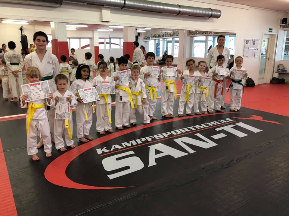 Welche Gürtelfarbe Existiert Nicht Im Kampfsport Karate Schlumpf-Karate - Kampfsportschule SAN-TI