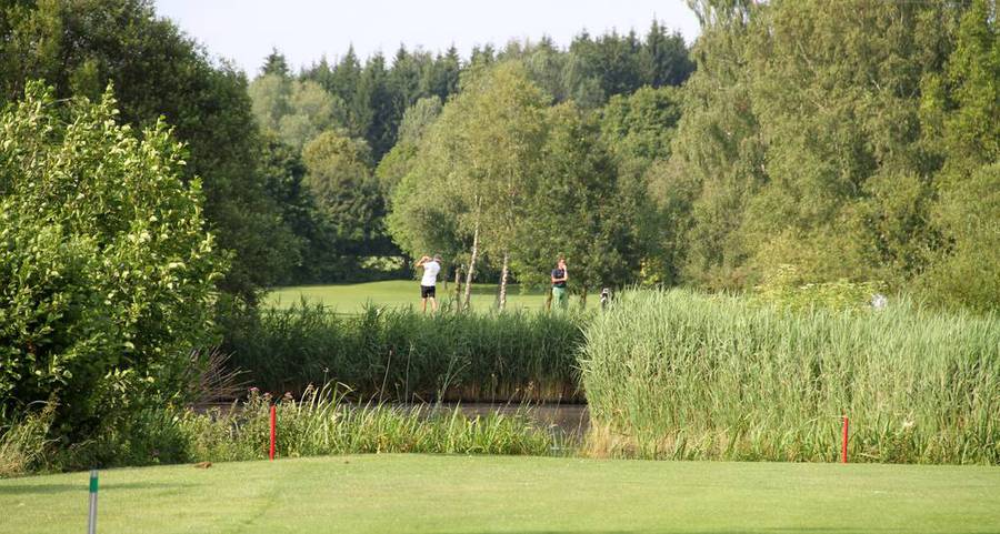 09.06.-30.06.2016 Wechselausstellung "Kunst trifft auf Golf" des Kunstvereins Kunstrefugium im Golf Club Höslwang im  Chiemgau