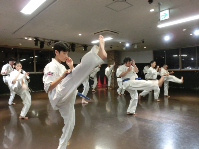 蹴り技の移動練習